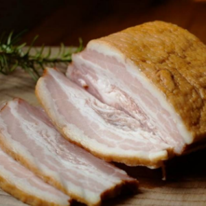 『雷山イデア牧場 豚舎 伝助』のブランド豚で作った生ハム、ベーコン、ソーセージ